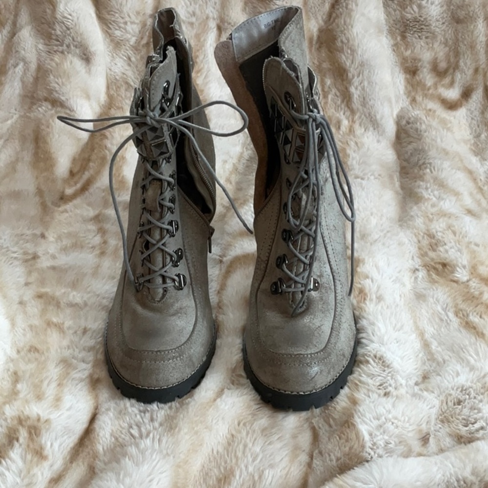 Grey high heeled bootie